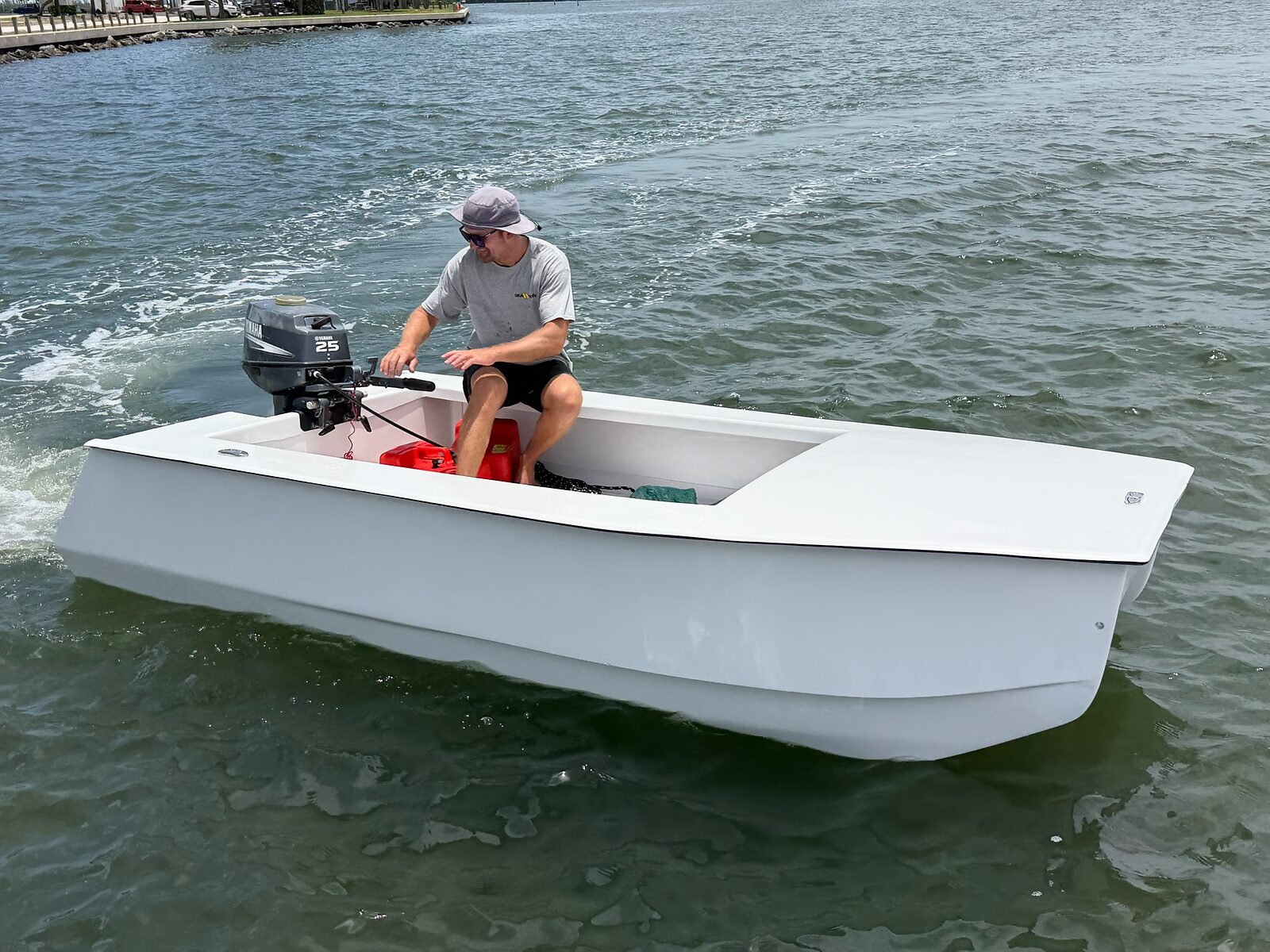 Cape Cat 115 running under power